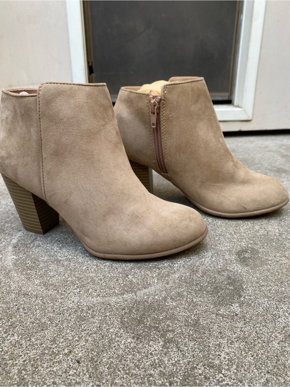 Old Navy Boots Womens 6 Ankle Booties Beige Faux Suede Side Zip Casual Heeled